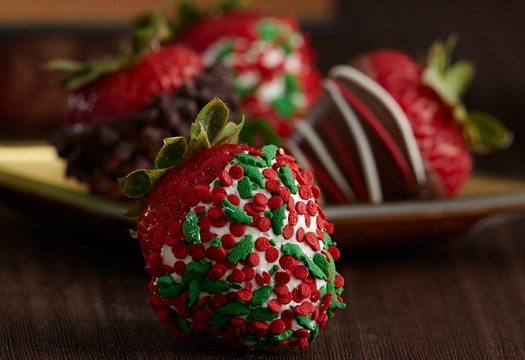 dessert photography christmas decorated strawberries blog1121