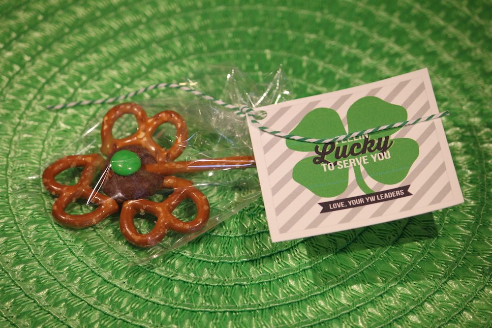 Treats on a Stick Twisted Shamrocks