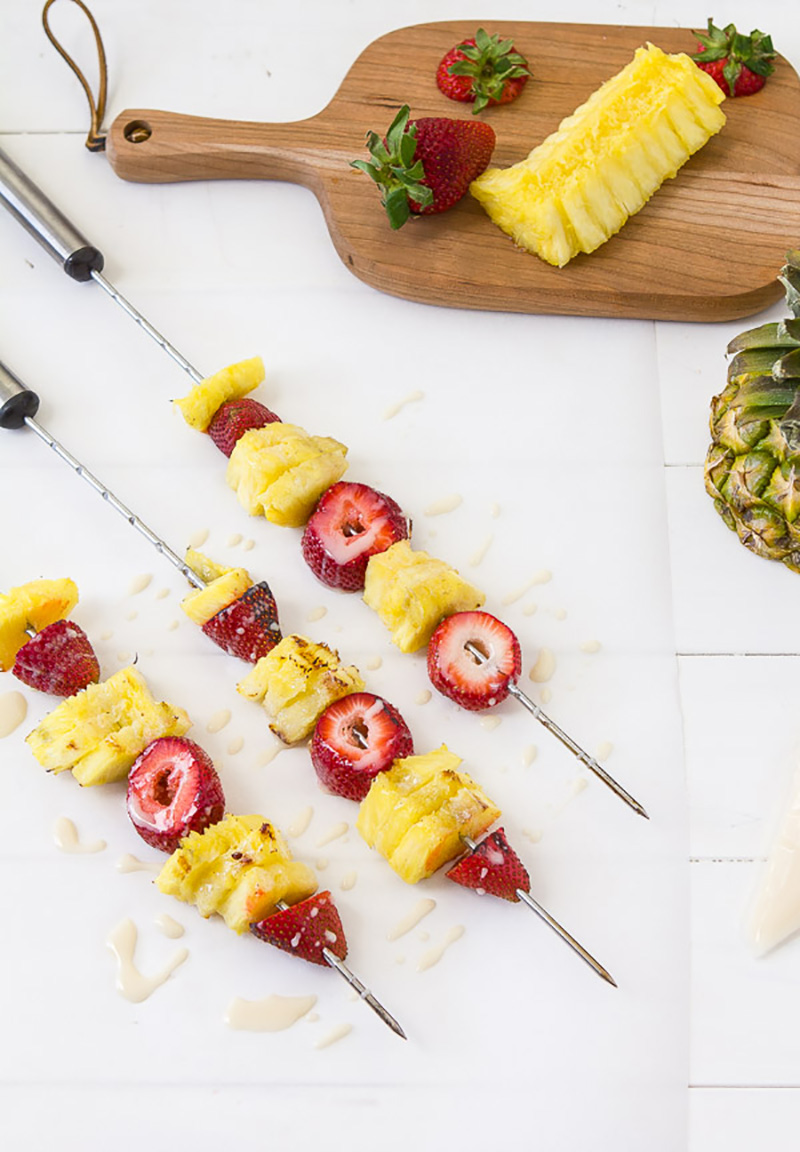Grilled-pineapple-and-strawberries-with-bourbon-white-chocolate-glaze-4
