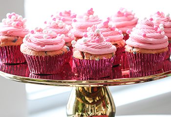 strawberry funfetti cupcakes thumb