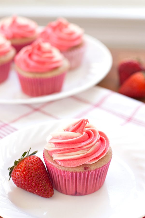 Strawberry Cheesecake Cupcakes | 2 Teaspoons