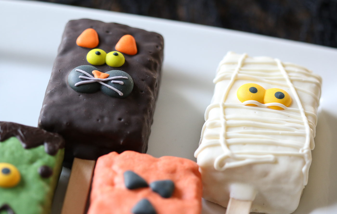 ghost and cat Halloween brownie pops 2