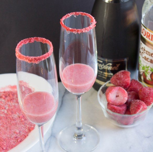 white chocolate strawberry champagne cocktail