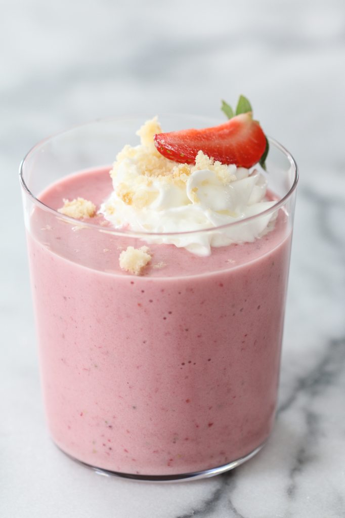 strawberry shortcake smoothie in glass