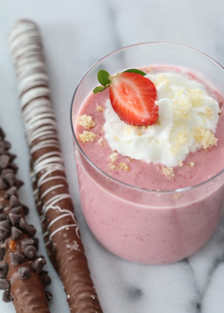 strawberry shortcake smoothie with chocolate covered pretzels