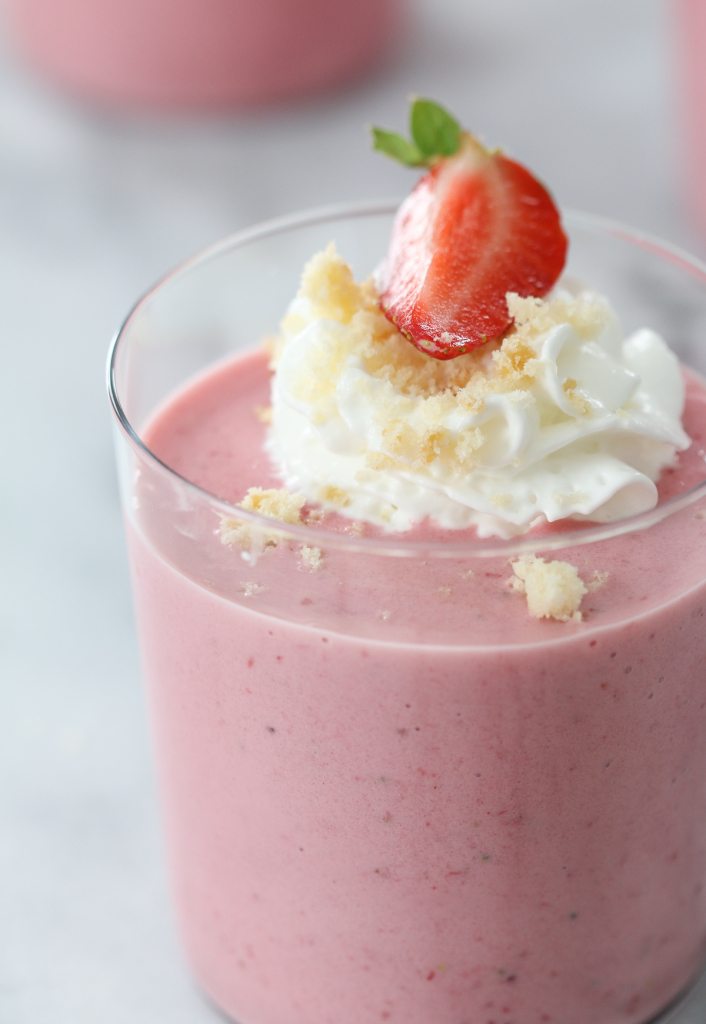 strawberry shortcake smoothie with whipped cream