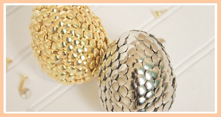 easter-eggs-thumbtacks