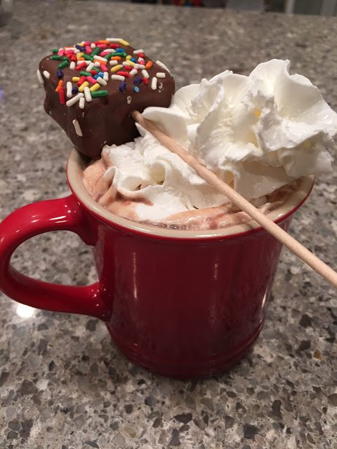 hot cocoa chocolate covered marshmallow pop