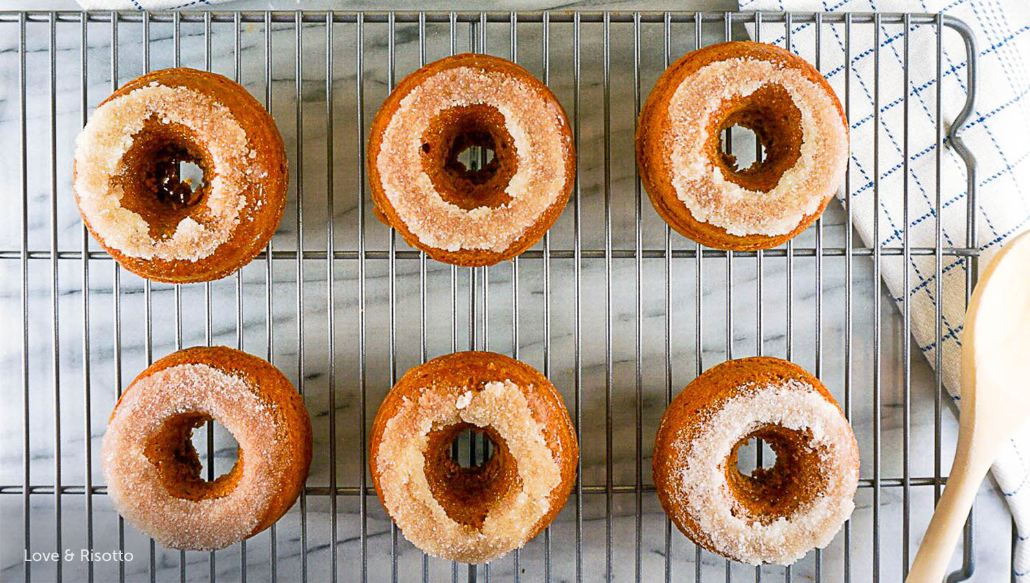 sb-50-thanksgiving-pumpkin-chai-donuts