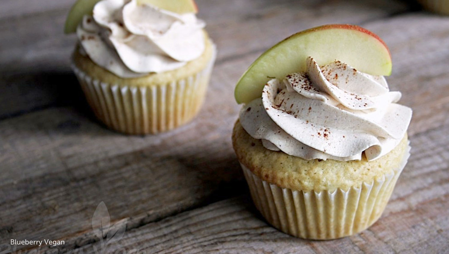 sb-50-thanksgiving-sweet-apple-cinnamon-cupcakes