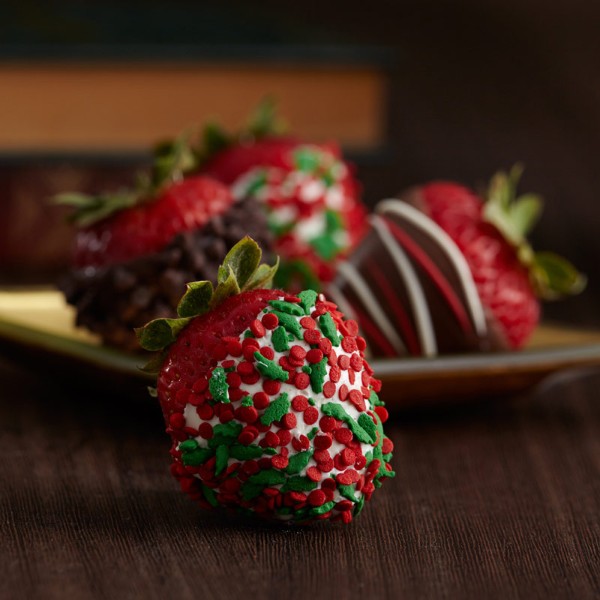 dessert photography christmas decorated strawberries blog