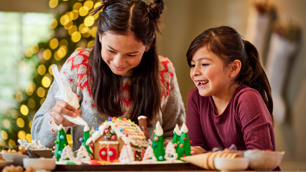https://www.berries.com/blog/wp content/uploads///gingerbread facts girls decorating house